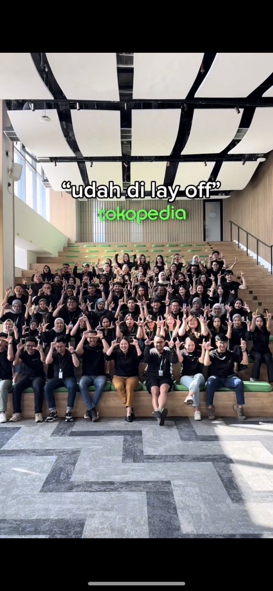 MenteriPekerja's tweet photo. bayangin kalian ada di content ini tapi jadi yg ngajakin makan siang ☺️

👷‍♂️: "guys makan siang yuk?"
👥: "ga bisaaaa"
👥: "udah di lay off"
👷‍♂️: .... https://t.co/b1cmAQ07qf