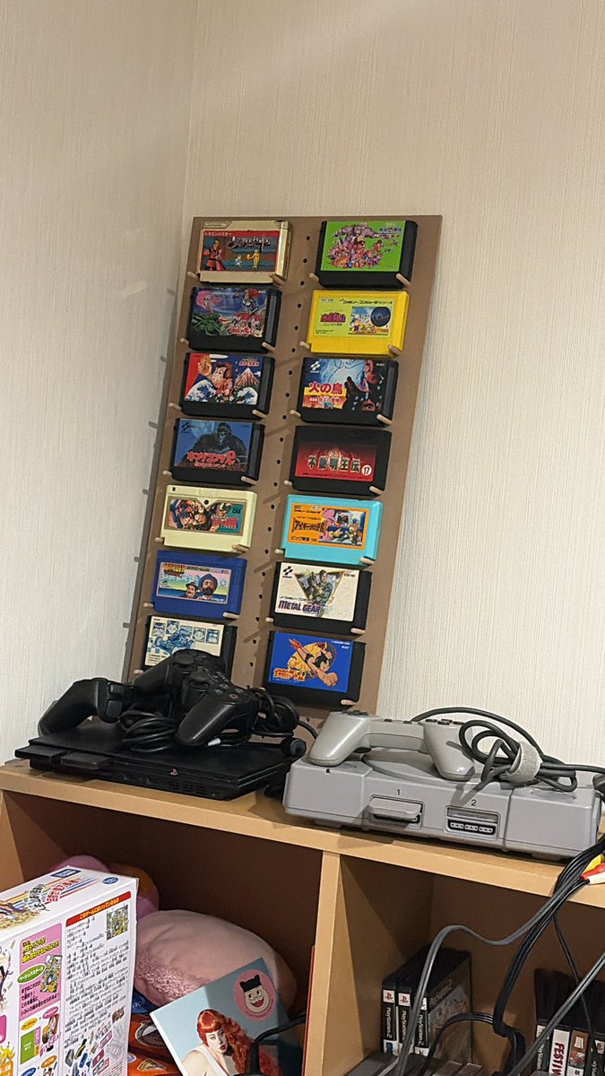 officew_gryffon's tweet photo. レトロゲームで鑑賞に浸る https://t.co/uarbJD0b3m