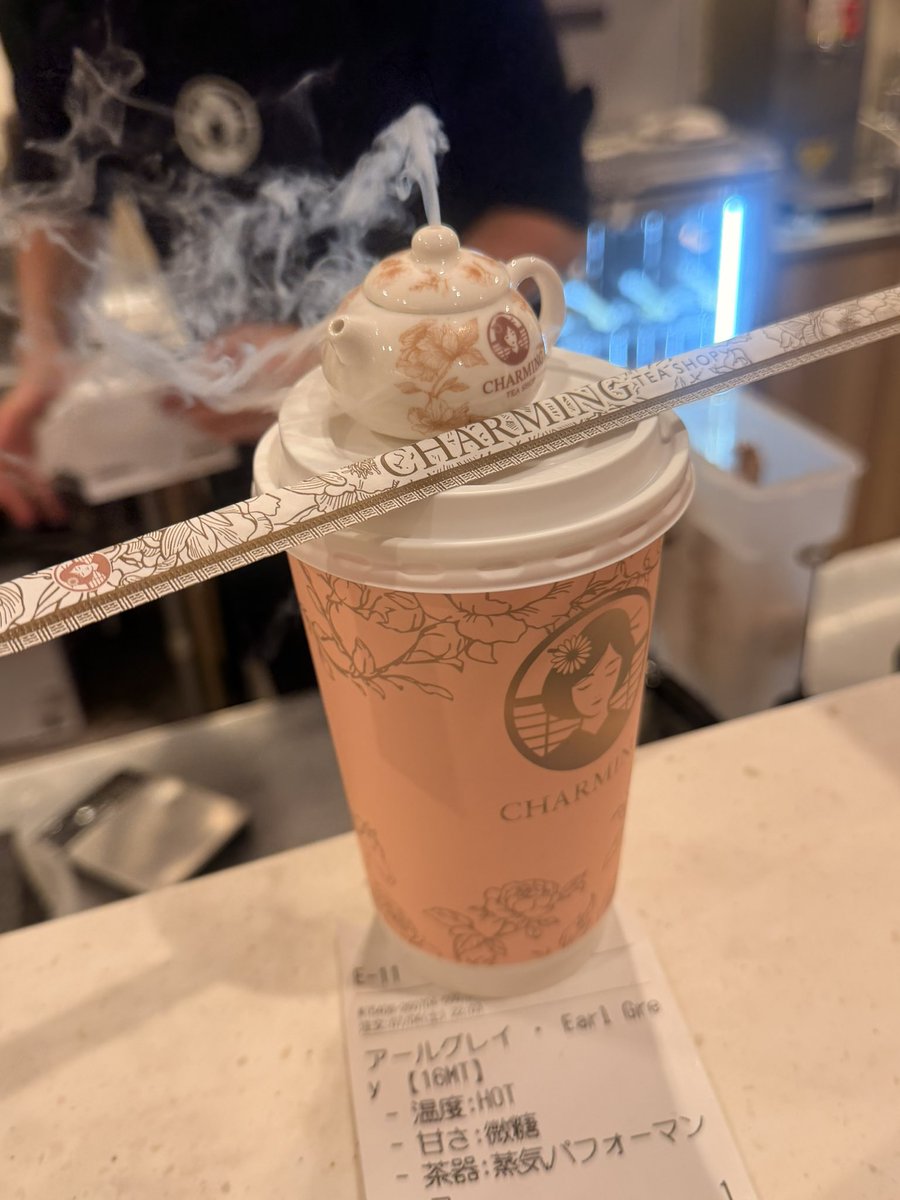 梅田近辺へ。。。 本日オープンのCharmingへ紅茶を買いに。。。(*ˊᗜˋ