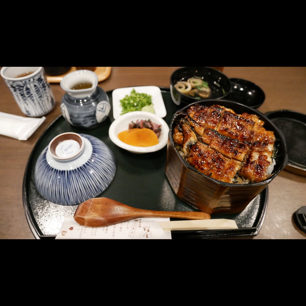 Shiru_eo4by's tweet photo. @doriiiiiy ①鶏刺し
　焼鳥👈鳥系基本うまい
②味噌煮込みおでん👈これとポン酒は兵器
③小倉トースト👈朝これとブラックコーヒーかましたらバチくそ目覚め良い
④ひつまぶし👈鉄板にうまい
⑤山ちゃんの手羽先👈胡椒辛いの得意ならいっぺん食った方がいい

矢場とん👈思った味じゃなかった、好き嫌い別れるかも https://t.co/lfeIMlTzKC