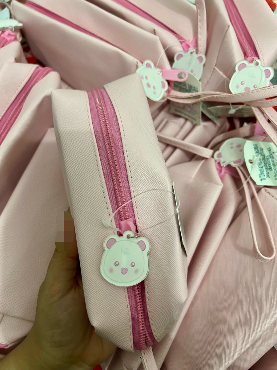 sarsarrrere's tweet photo. 💗 and 🔁 are appreciated

Bamby’s bday freebies 👛
Halo, PLLI~
Aku berencana hadir di Bamby Mini CSE & LED Ads Project 2026 #JagoanBamby by @JagatPLLI 

📆18 Juli 2026 
📍Gerobak Kopi Jago (Sesi jam 11)
📍LED Kendal

Aku akan bawa freebies pouch ini ya. *limited qty

Untuk trade/claim, langsung sapa aku aja di lokasi. Timakacii. Sampai jumpa, PLLI 😊💗