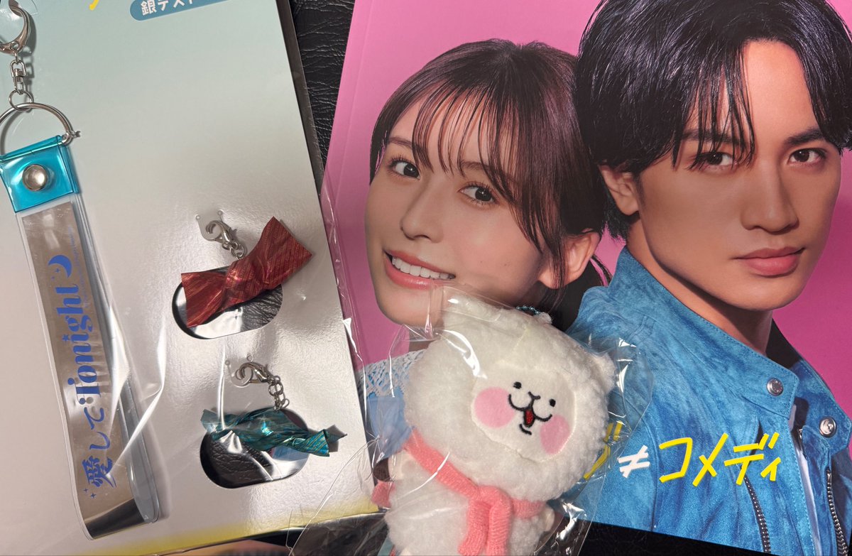 Choco_t717's tweet photo. グッズの売り切れがあるみたいだったから、とりあえず買いに行ってきたー♡
Tシャツは元々なさそうな感じだった？
パンフも、ネタバレあるみたいだからまだ見れないけど、明日見た後にゆっくりみるね♡ https://t.co/wMn3IuSwVR
