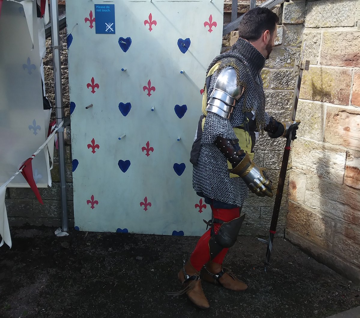andrewsp2009's tweet photo. Man at Arms replica medieval weapons talk at 2pm on Sunday. Hopefully it will stay dry. #ManAtArms #Storytelling #DirletonCastle https://t.co/APgxJJN34l
