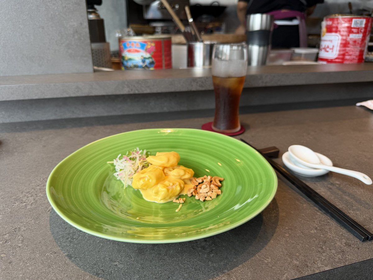 taasuki's tweet photo. 気になってた中華行ってきた。基本はコースしかないカウンターで、自分は1番下の3500円コースやったんやけど、殆どの人が7700円コースやったみたいで肩身が狭かった。でも店主さんはとても良い接客してくれました。
#福神来々 https://t.co/o7BQCZEUx9