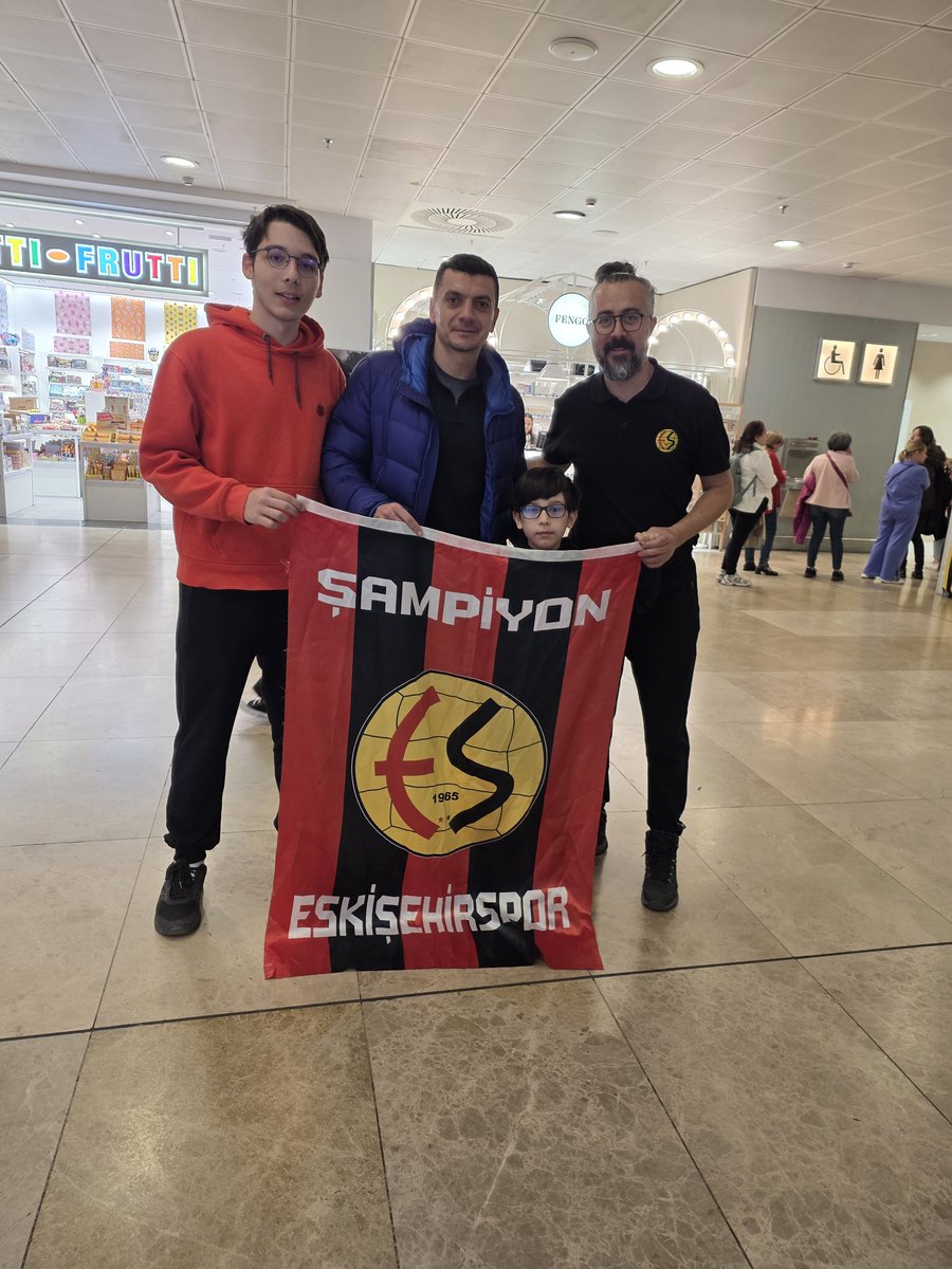 uguroncel26's tweet photo. @esesmaniac Rüzgarın Oğlu, Ben ve Benim Oğullarım https://t.co/5AhtKQaV9q