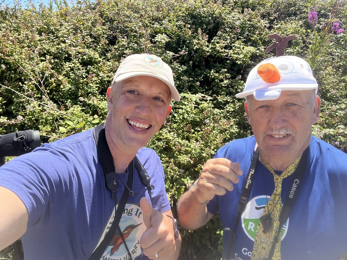 NZsbiggestyear's tweet photo. Great to bump into The Biking Birder - Adventures of a GREEN Birder at Dungeness today and have a chat with him. 

Video will go live on Tuesday 21st July @330pm if you’re interested.

Oh yeah, and we saw a mega rare Caspian Tern taking my year list up to 263 for the year! https://t.co/H7C7YEkJOK