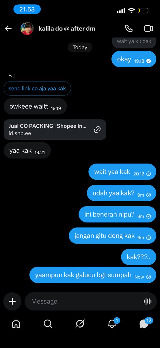 zzhoosahi's tweet photo. temen temen tolong ya kalo kalian emang BU, jangan sampai nyusahin orang lain. aku baru aja ketipu 430k sama orang ini😭😭🥹💔 tolong bantu rt teman teman supaya yang lain ngga ikut ketipu🥹 
@eomkalilaa ini usernamenya temen temen🥹😭💔 https://t.co/mKZA6pboNo