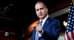 homeroboscan's tweet photo. Los congresistas republicanos por Florida, Rich Scott y Mario Díaz Balart, solicitaron al Gobierno de Estados Unidos que exija a la interina de Venezuela, Delcy Rodríguez  el envío (extradición) inmediato del Ministro del Interior, Diosdado Cabello, a USA, para ser juzgado por narcotráfico y otros delitos...El representante Díaz Balart no se explica como un sujeto solicitado por USA con recompensa de 25 millones de dólare se codea con representantes de Washington que participan en la transición política y en labores de socorro en Venezuela...Para  este congresista, Cabello es la gran piedra de tranca para que Venezuela vuelva al camino de la democracia y la libertad.