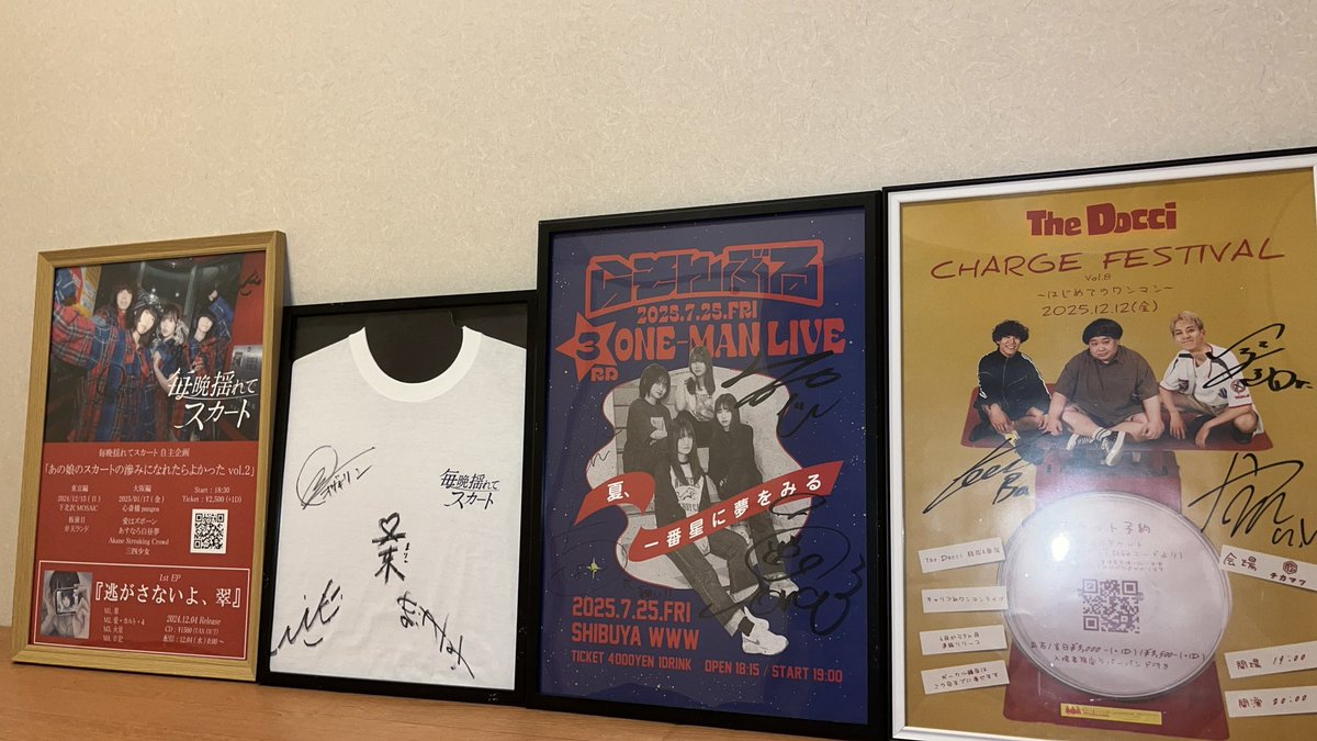 jam_the_peggies's tweet photo. 引越し完了。
CDはお気に入りを200枚だけ持ってきた。レコードとギターは置いてきた。3年ぶりの1人暮らし。俺だけの楽園を作る🦦

新生活だから日用品やら食糧調達に行ったけど3年前の価格の感覚が抜けてなさすぎて全てにおいて高く感じてしまいお米も買わずじまい... https://t.co/yN6ZWx2A84