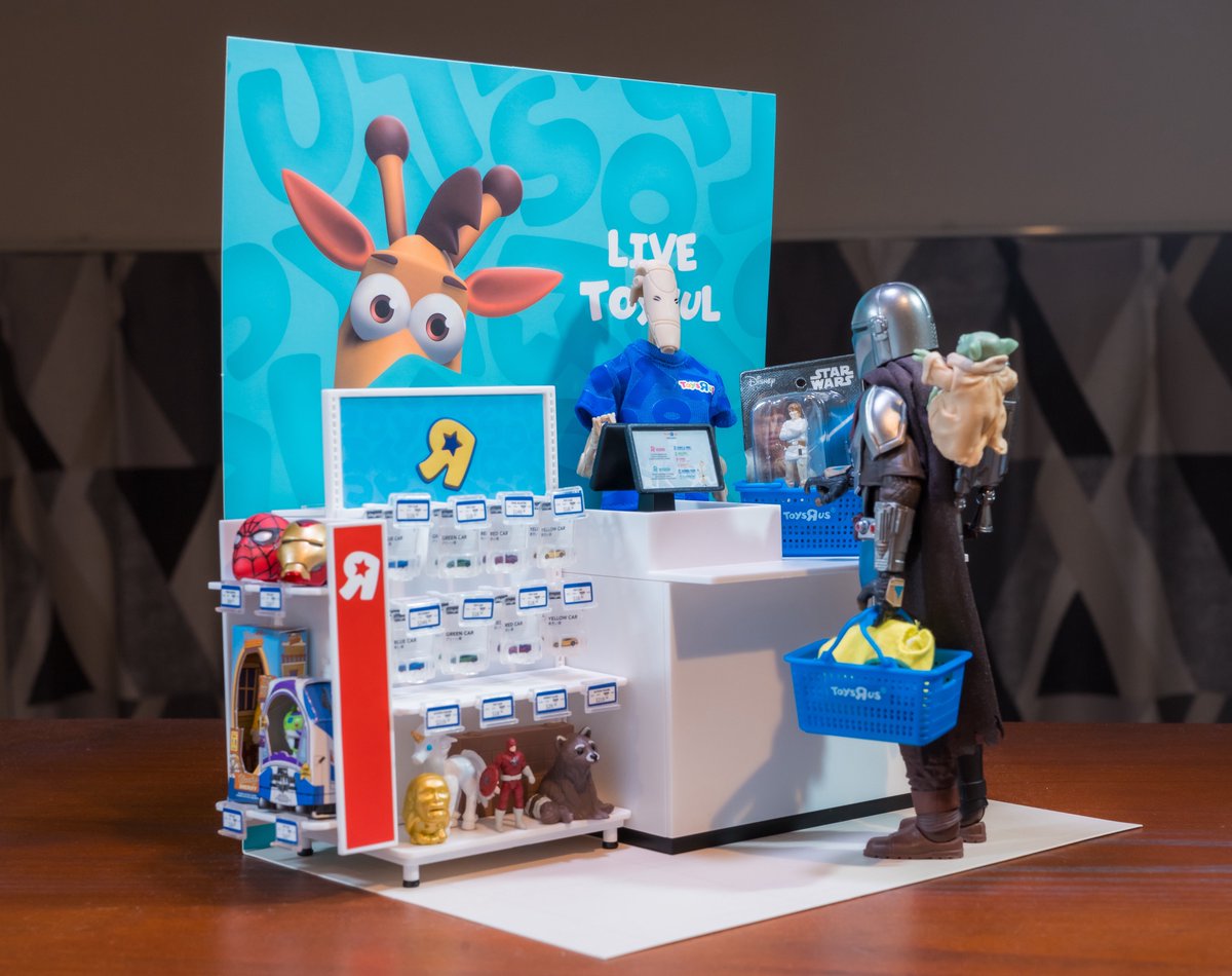Linimon3De's tweet photo. トイザらスのジオラマ🦒
レジと什器のセットだけだと物足りないから追加して店を広げたいー https://t.co/nUE4drnORG
