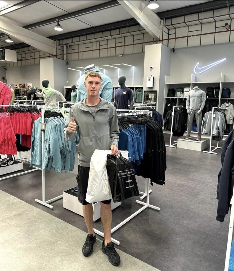 FrankKhalidUK's tweet photo. Cole Palmer doing some shopping. https://t.co/1HJVqq2pBk