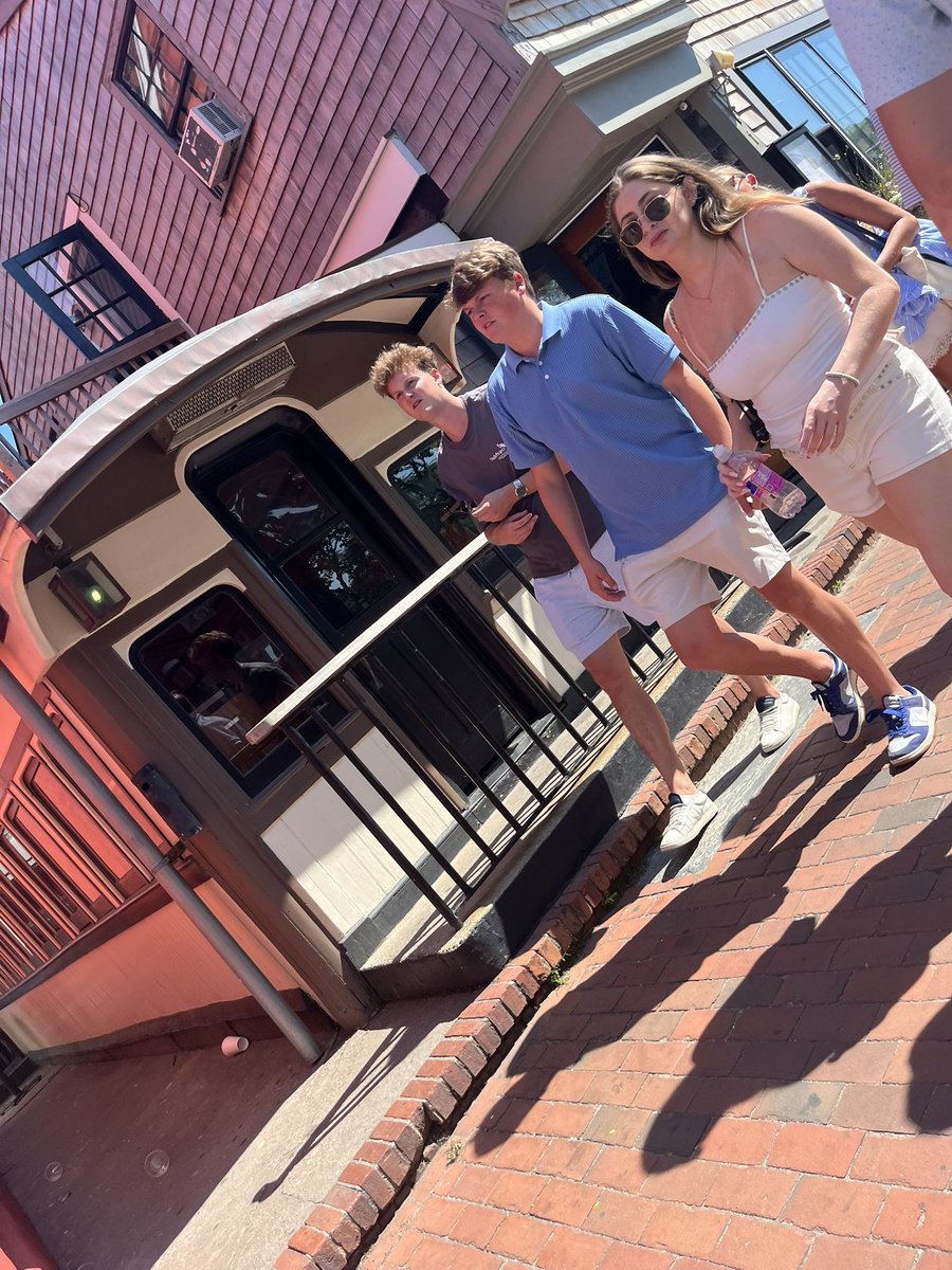 uncrico99's tweet photo. “Can’t wait to get blasted”. Holy shrink. #nantucket #segwaypipeline https://t.co/KJbpWgFBgv