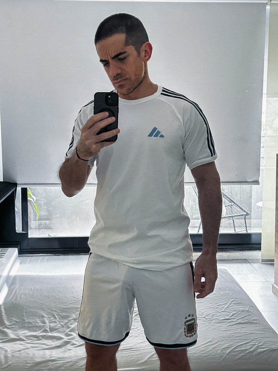 jadrianok's tweet photo. Buen día x 3 🇦🇷 https://t.co/1oZCv2znSd