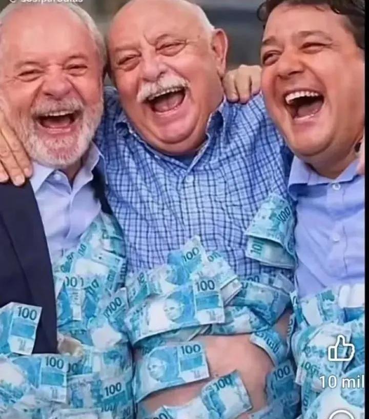 NilceSant's tweet photo. @MarceloBomfimm @pfigueiredo08 @FlavioBolsonaro Merece uma Gargalhada 😂😂😂 https://t.co/9Tb4Sbq3CD