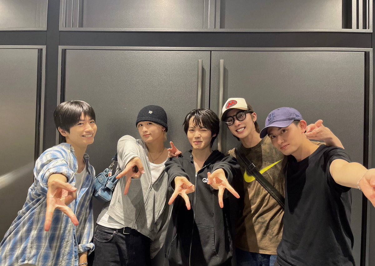 official_DXTEEN's tweet photo. [#田中笑太郎]
陽キャ集団で「原因は自分にある。」さんの
LIVEを見に行かせていただきました❕❕
光咲君めっちゃめちゃちゃかっこよかったよ🫶🏻
今日で僕も観測者になりました！！🙂‍↕️
みなさん本当にかっこよかったです❕❕
素敵なLIVEすぎました✨

#陽キャ集団

@genjibu_sdr #原因は自分にある。 
#DXTEEN #TANAKASHOTARO