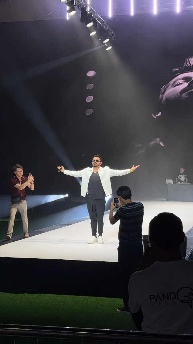 TC_TurkistanBK's tweet photo. Türkistan'da Kervansaray Arena'da düzenlenen Pandora Vita moda gösterisi ve sanatçımız Murat Yaprak'ın verdiği konsere katıldık.

Değerli sanatçımızın başarılarının devamını diliyoruz. https://t.co/Sm72WgxF3l