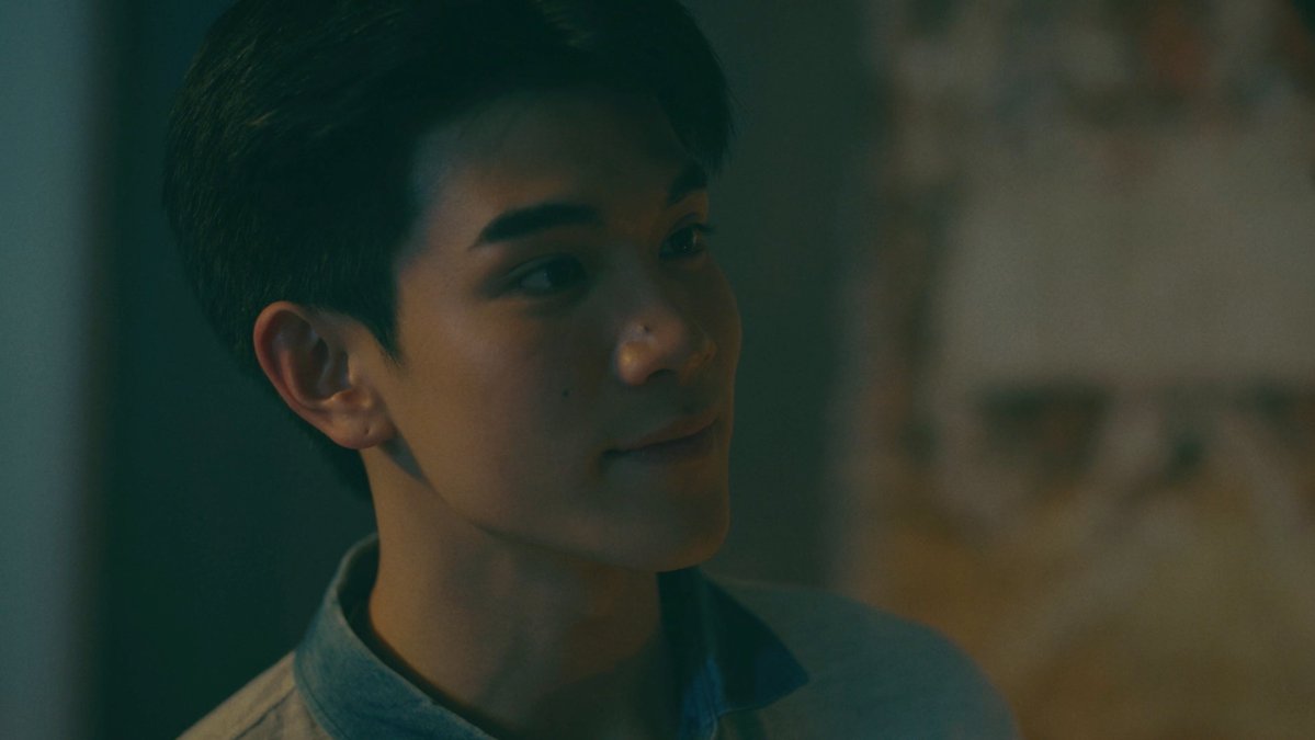 GMMTV's tweet photo. จังหวะคว้าเอวหมับมากอดแล้วฝังคางลงบนไหล่เขาคือแบบ 🫠 ใครเข้าใจก็เข้าใจเลยนะคับ 
#TicketToHeavenFinalEP
@gemini_ti @tawattannn https://t.co/w2REpuXTQL
