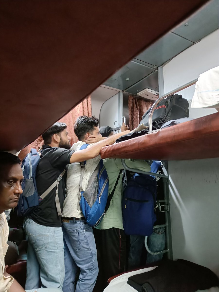 saba079's tweet photo. @RailMinIndia @RailwaySeva @RailMadad @irctc_app @irctcnorthzone @railwaypolice khurja railway station

Kind attention..railway madad I'm facing issue while travelling in A1 coach right now in train no 14006 licchivi express..very bad local guys travelling in 2AC without ticket https://t.co/7szCOYbel5