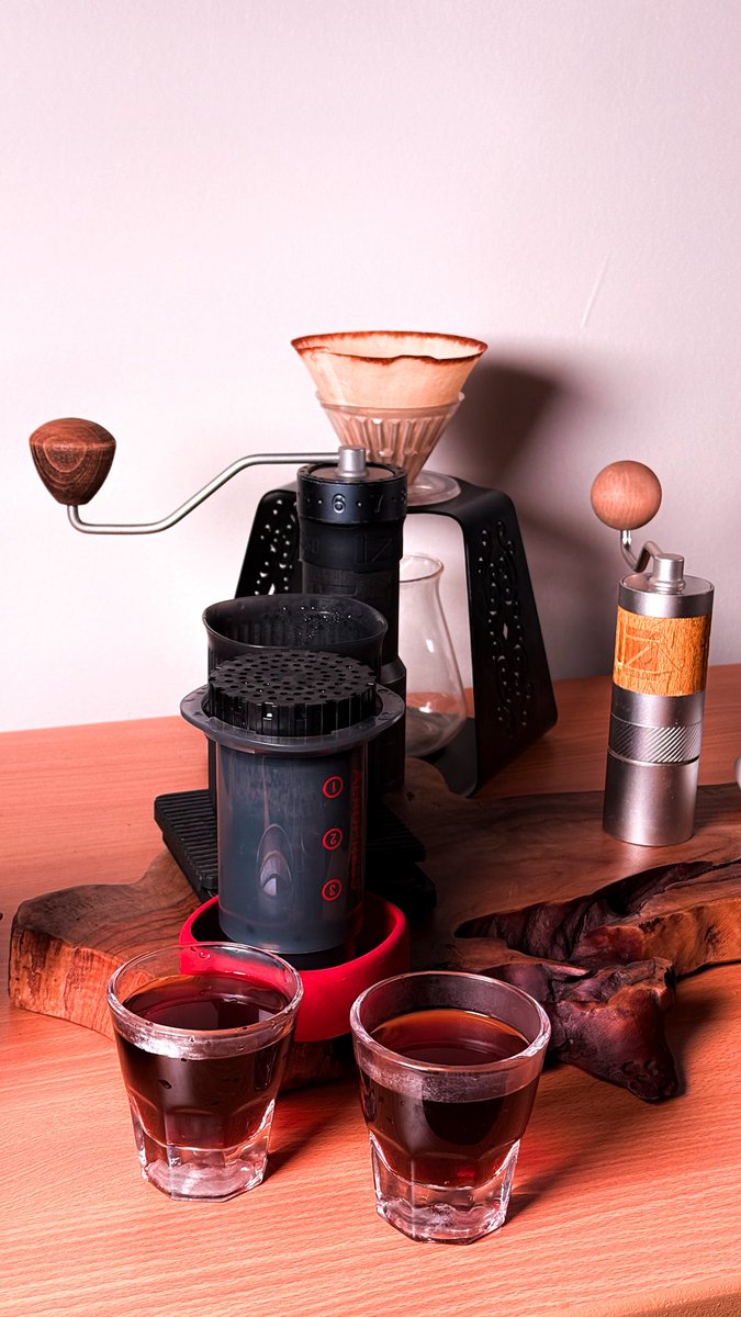 Espresso2025's tweet photo. قهوة AeroPress
تبي كوب نظيف مافيه مرارة اداة ( إيروبريس )
باختصار صُنعت لتمنحك قهوة عالية الجودة بأقل تعقيد وفي وقت قصير.
#aeropress https://t.co/NB819JNenP