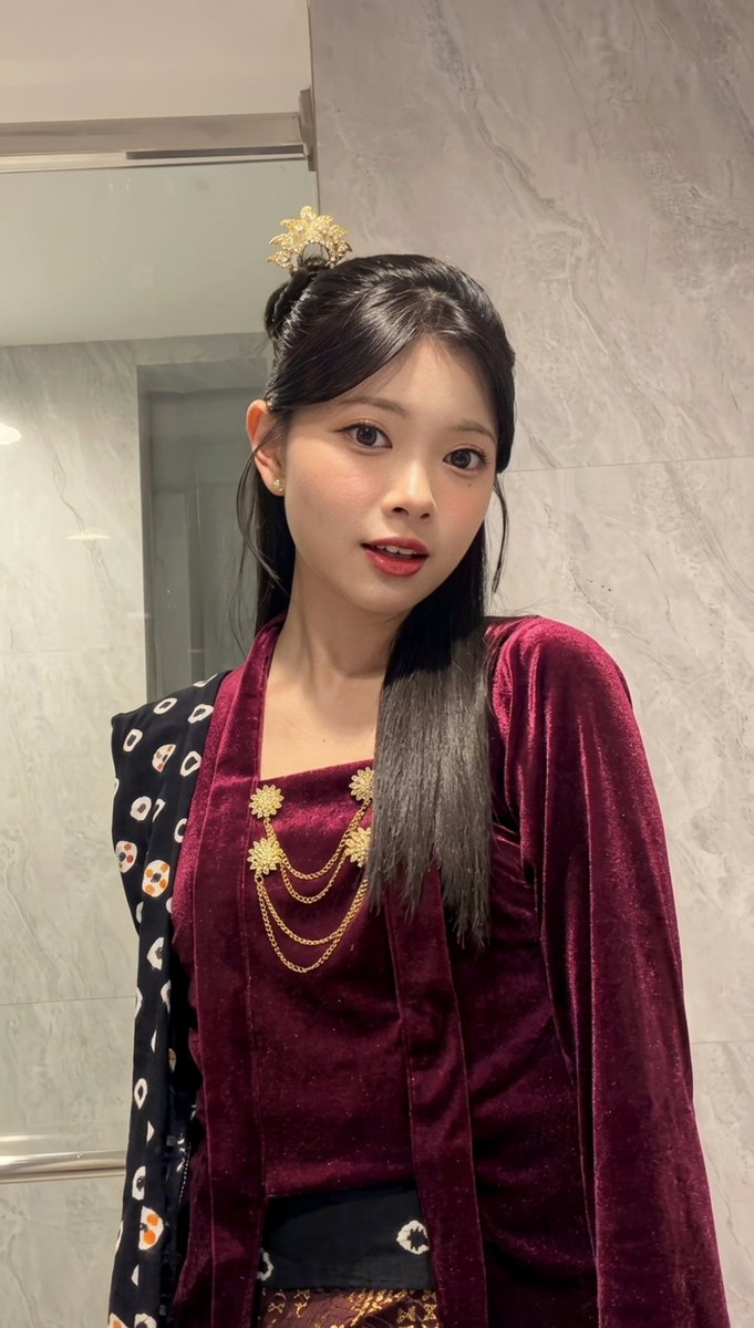 ngimamin's tweet photo. Fiony wearing kebaya

Pretty 🤍 https://t.co/RIkvc7I4UX