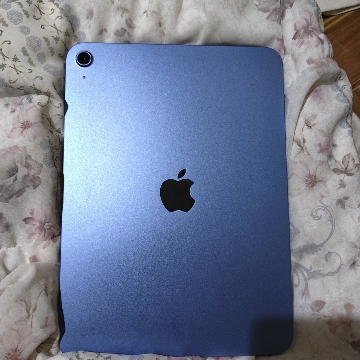 keonhoklepon's tweet photo. want to trade

have: ipad
want: keonho yzy vce r1 https://t.co/y57dlUEk04