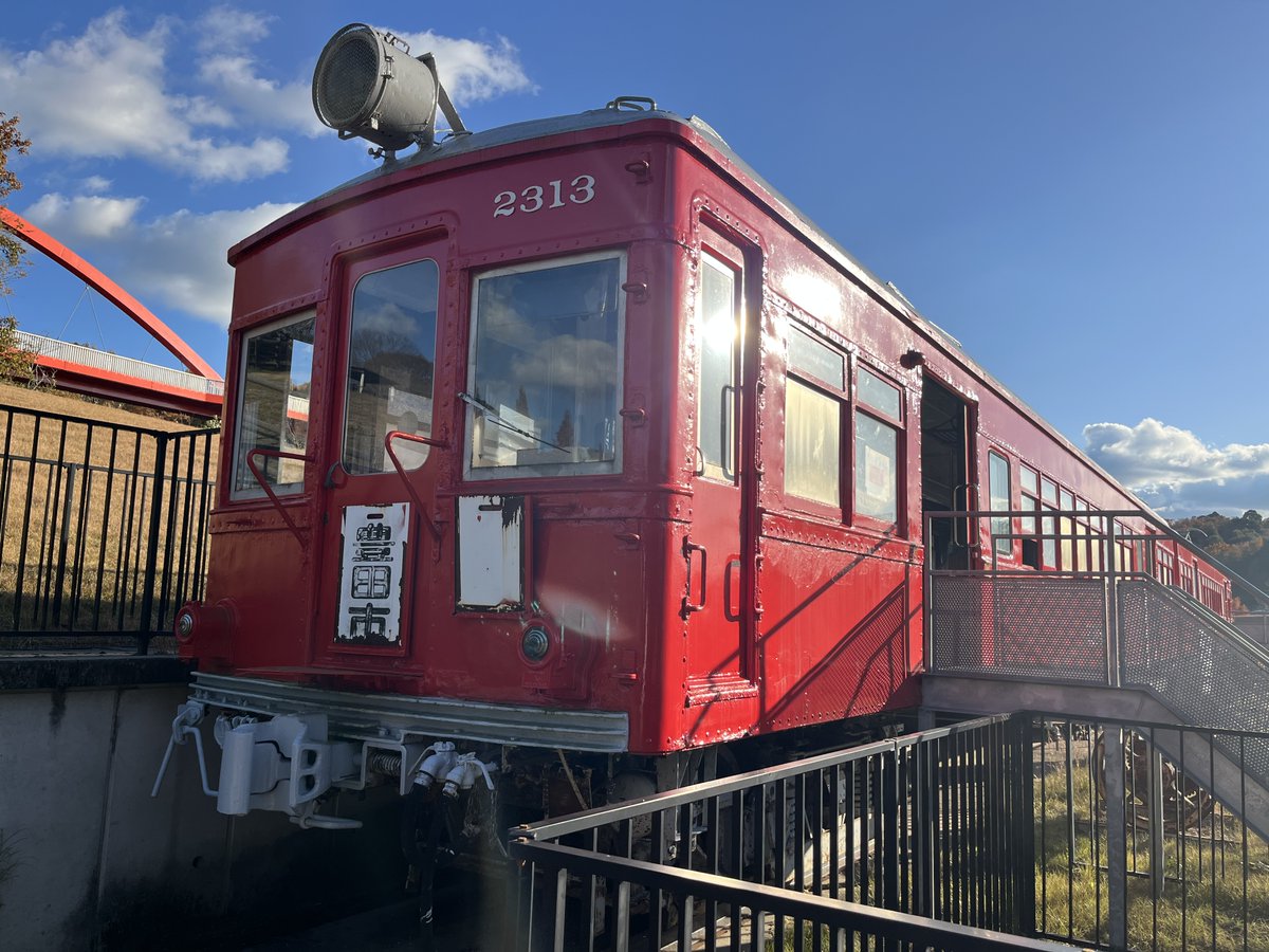 cp_nagoyaoosu's tweet photo. ただいま「リトルジャパン名鉄キットフェア」で販売中の品番602D 名鉄800系キット2両セット(モ805＋ク2313)は、豊田市にある鞍ケ池公園に保存されている編成そのものです。実車を観察してからキットを組み立てるとまた楽しさ倍増♪ https://t.co/tHWnhgLvHK