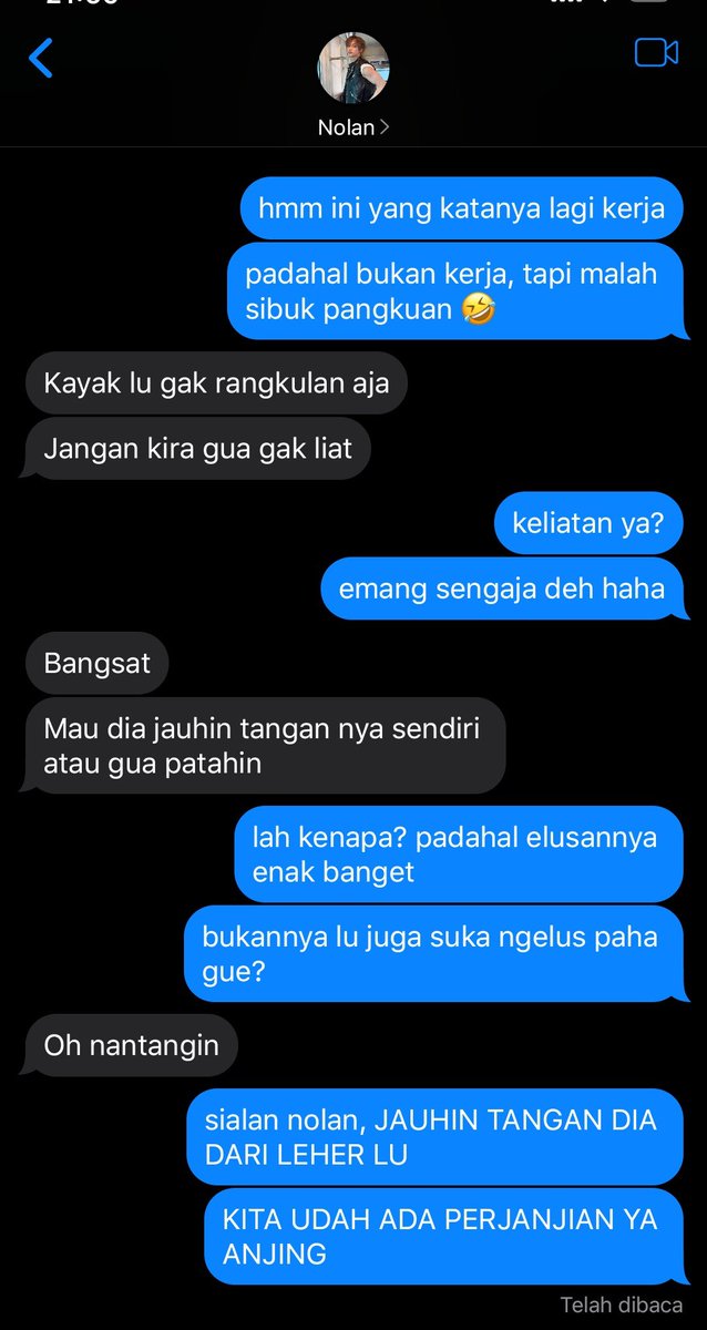 Selunev's tweet photo. #tones au, 

ketika pemain pacaran sama pemain. https://t.co/CZ6bJjIAON