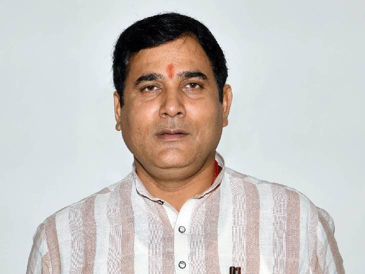 Aas_MSaifi's tweet photo. गाज़ियाबाद: लोनी भाजपा विधायक नंदकिशोर गुर्जर का विवादित बयान:–

”लोनी में ना अली, ना बाहुबली, लोनी में सिर्फ बजरंगबली ”

सिर्फ इतना ही नहीं, नाजिया इलाही खान के बयान को तथ्यात्मक तौर पर सही बताया है..! https://t.co/C0i0Reu3Gy