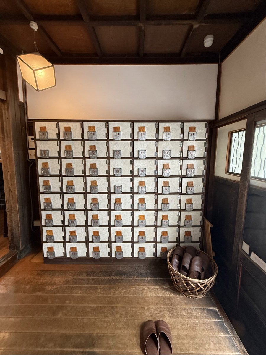 trooms_t's tweet photo. 7/4テレビ東京『アド街ック天国』は
入谷がピックアップされてましたね☺️

来週6.7.8は朝顔市で賑わう入谷✨
7/11.12は週末イベント🎉

入谷にある銭湯をリノベしたカフェ
レボン快哉湯でチョコレートアイスとコーヒーを☕️

noteに書きました_φ(･_･

https://t.co/edbfdFzTgG https://t.co/ytlQyVv2jN