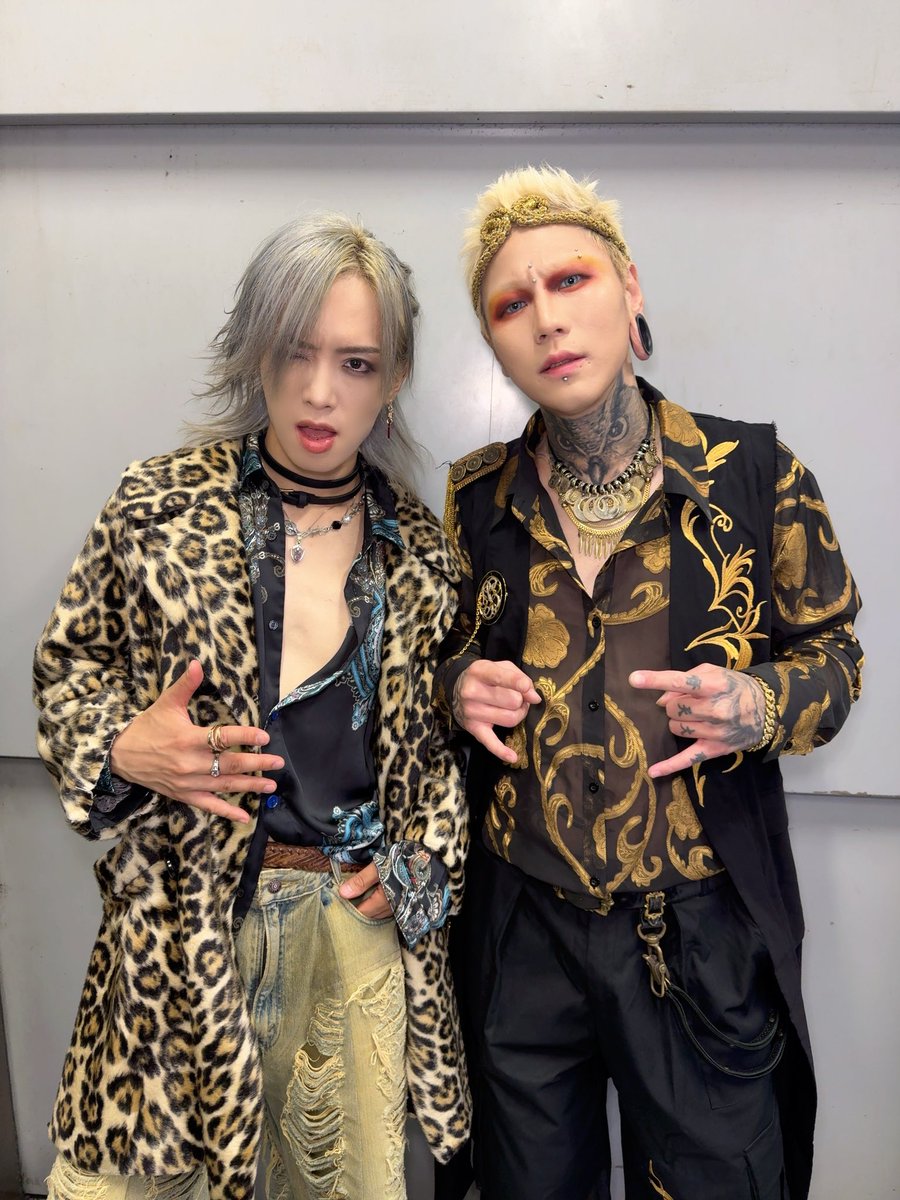 kouryu_1014's tweet photo. 「全身全霊紫色に剃刀斬鉄FES」

俺の中で今日1番エモいギターを弾いてたHIROTO兄さん

今日初めて喋った

優しかった

好きになった https://t.co/VePKJ1cQXI