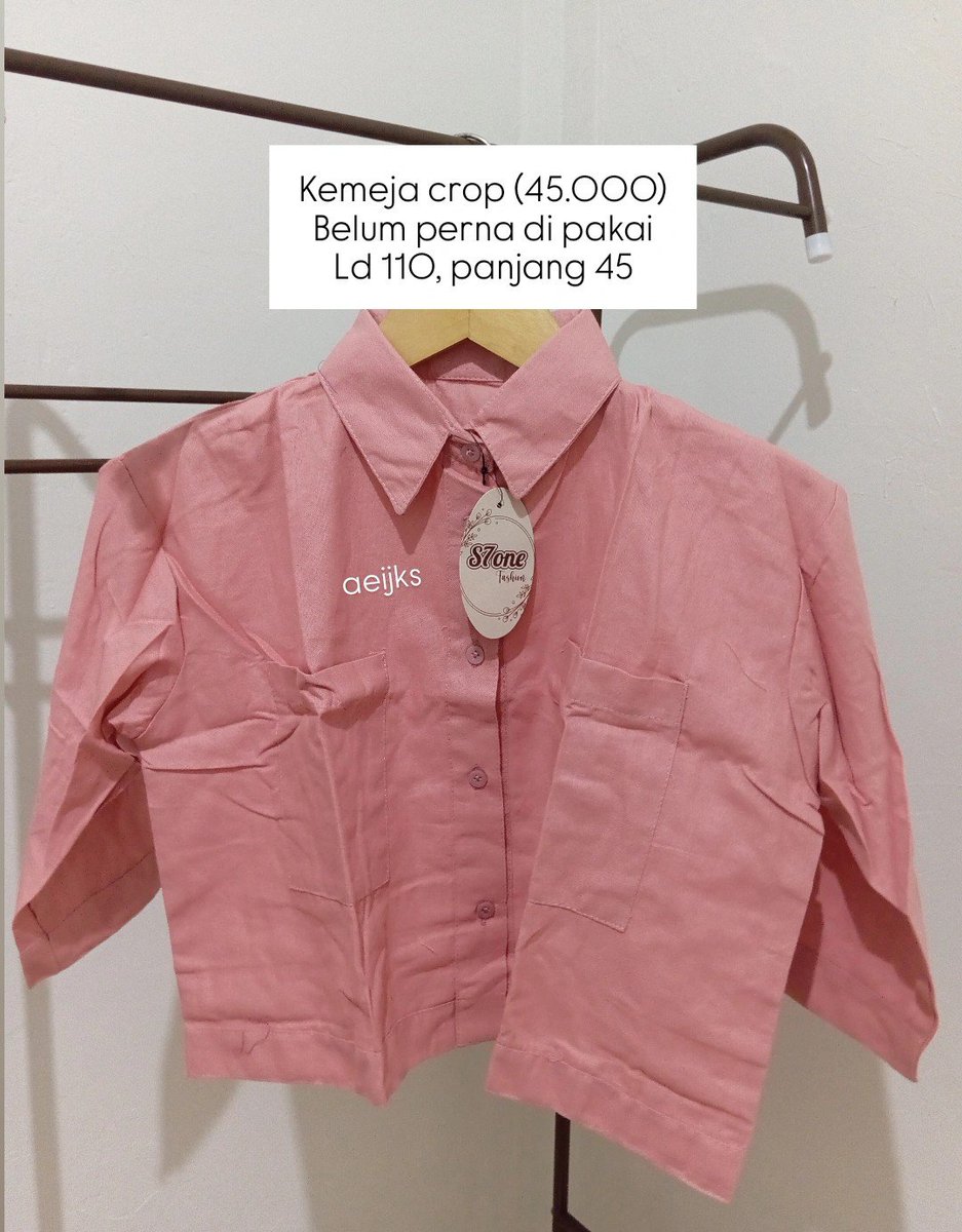 oshongsahi's tweet photo. hiii guyss, aku mau wts baju yang masih baru ada juga yang second like new, preloved baju dan skincare edisi ngurangi isi lemari. aku dom jambi bisa cod sekitar simpang rimbo, bisa oyen atau tt jugaaa 🙌🏻

#zonauang #preloved #prelovedjambi #wts #wtb https://t.co/oIEd6Veoa1