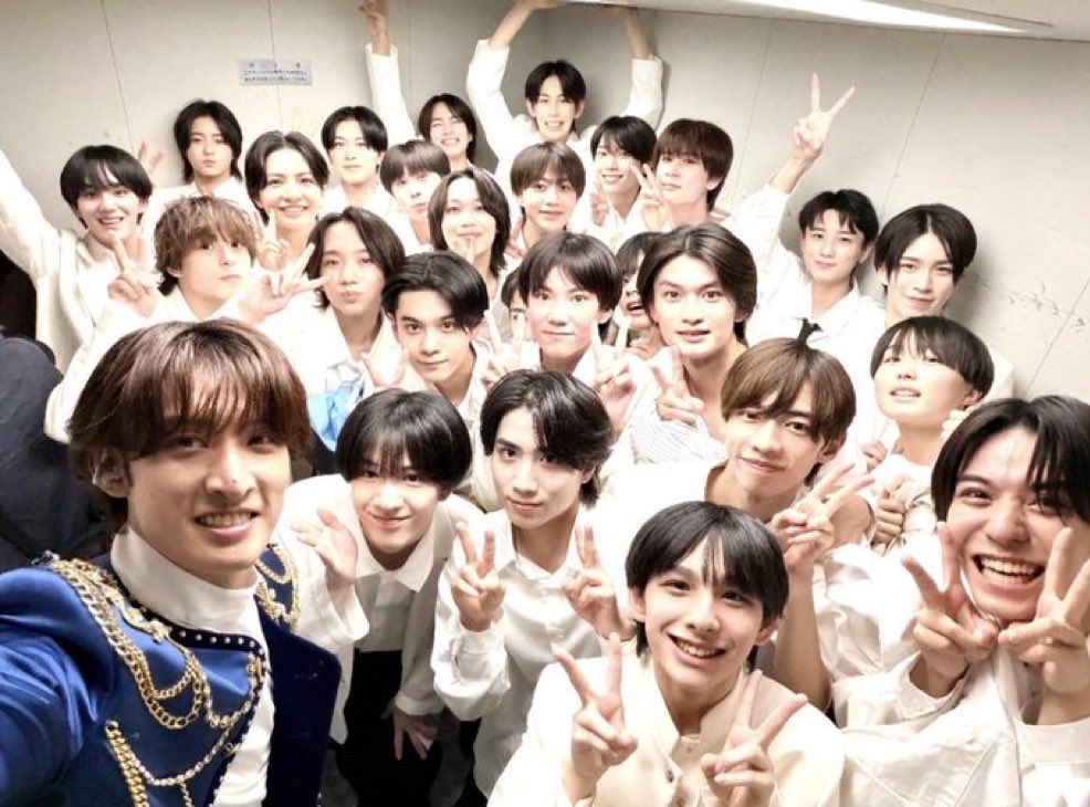 otk02159's tweet photo. 向井くんへ！！
写真に動画ありがとうございます😭
最近いろんな先輩のバックで踊るれんくん見れてわたし幸せだよ❤️🌟 https://t.co/vanYqAagpl