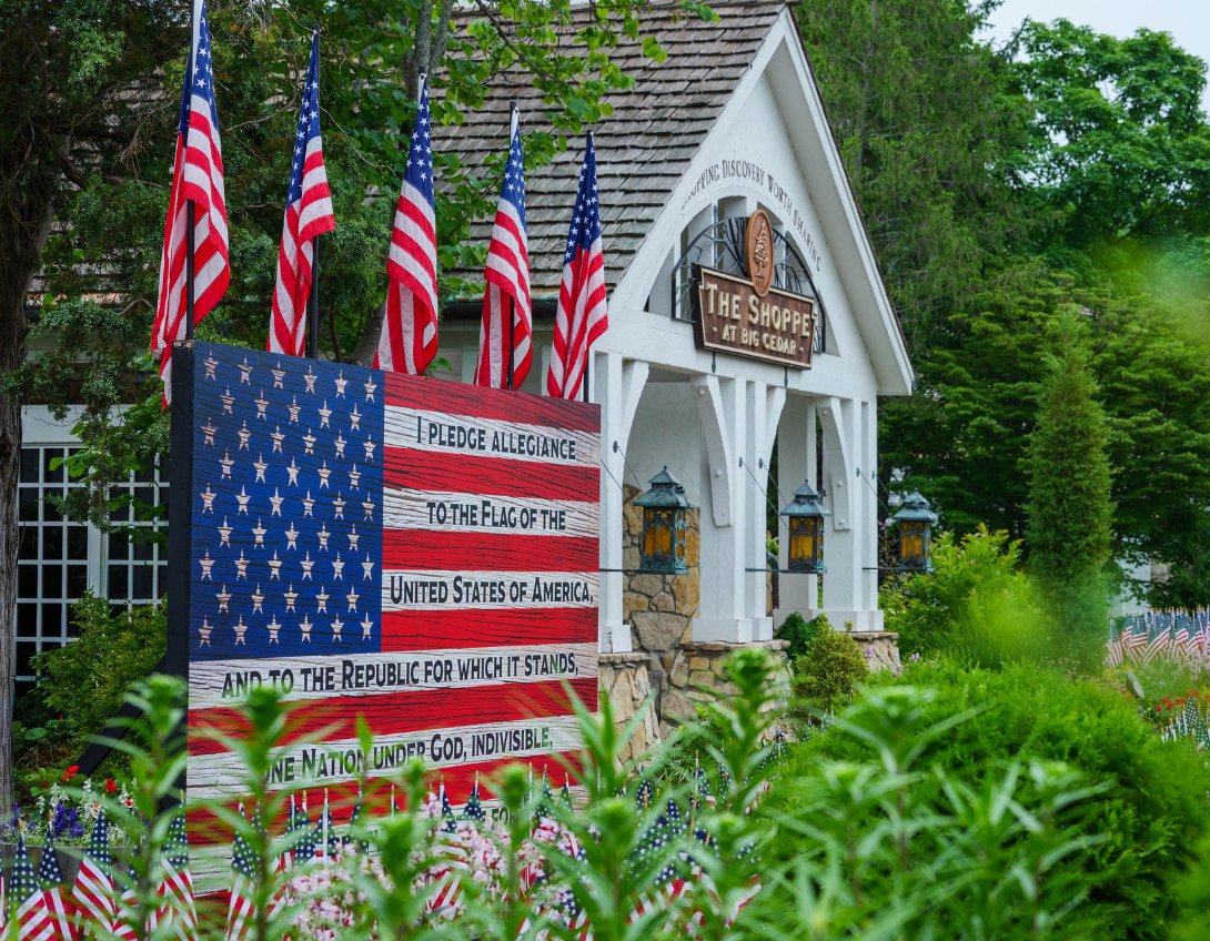 BigCedarLodge's tweet photo. Stars, stripes, and endless pride. Wishing you a safe and happy Independence Day as we celebrate America's 250th birthday at America’s Most Patriotic Resort™ https://t.co/9kZ0E8nP4A