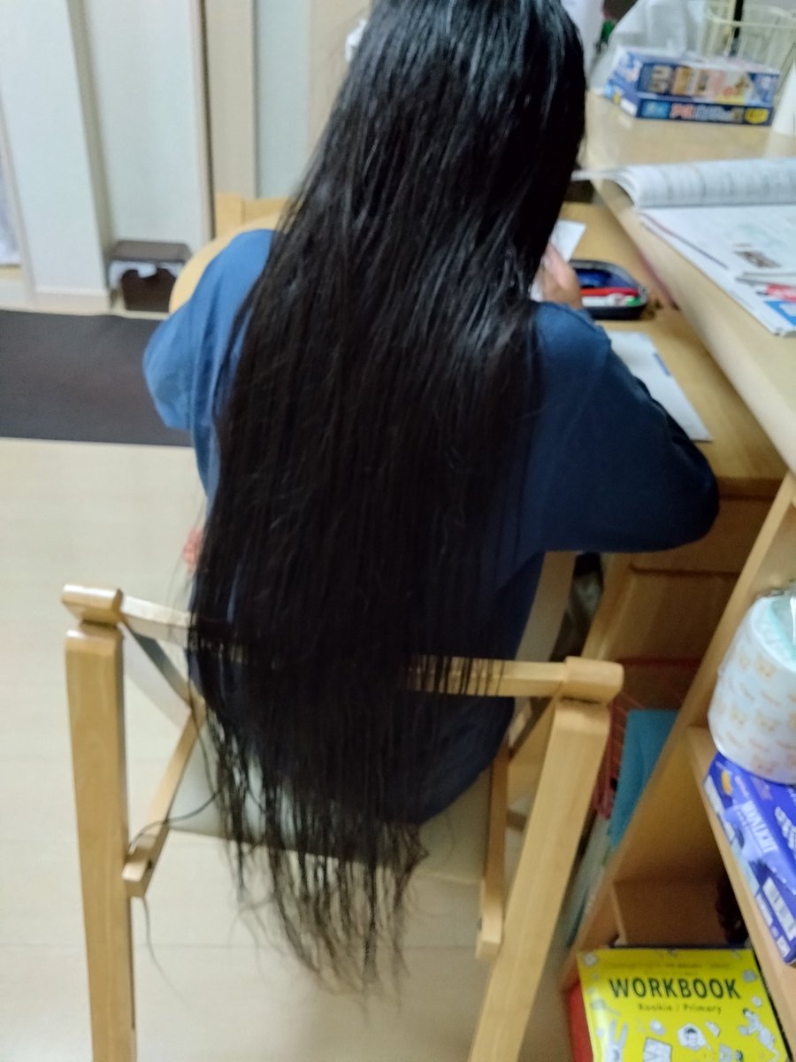 Kamomana0716's tweet photo. いよいよ明日カットすることになりました

今日で最後のドライヤー
この長さかけるのもこれで最後か…… 

楽になるな と思うのと
なんだかちょっと感慨深いのと入り交じってます

綺麗に伸ばすとここまでの長さになりました

 #ヘアドネーション
 #ロングヘア  #長い髪  #長い髪が好き  #ヘアアレンジ https://t.co/Y7XVZI1Rpy