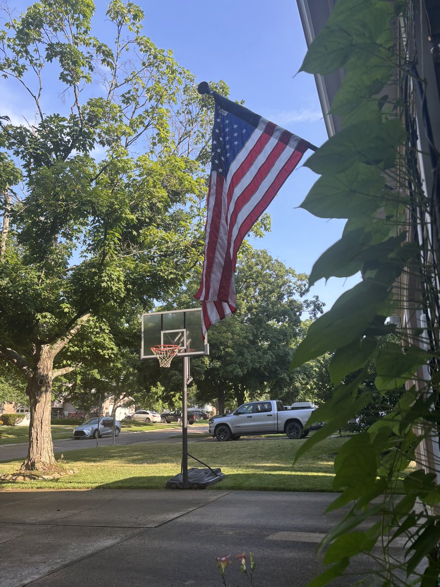 Golfforetom's tweet photo. There was quite a battle last night but in the morning the flag still flies over Landen, land of the free.
Happy 4th of July! https://t.co/q5XkLHM6fs