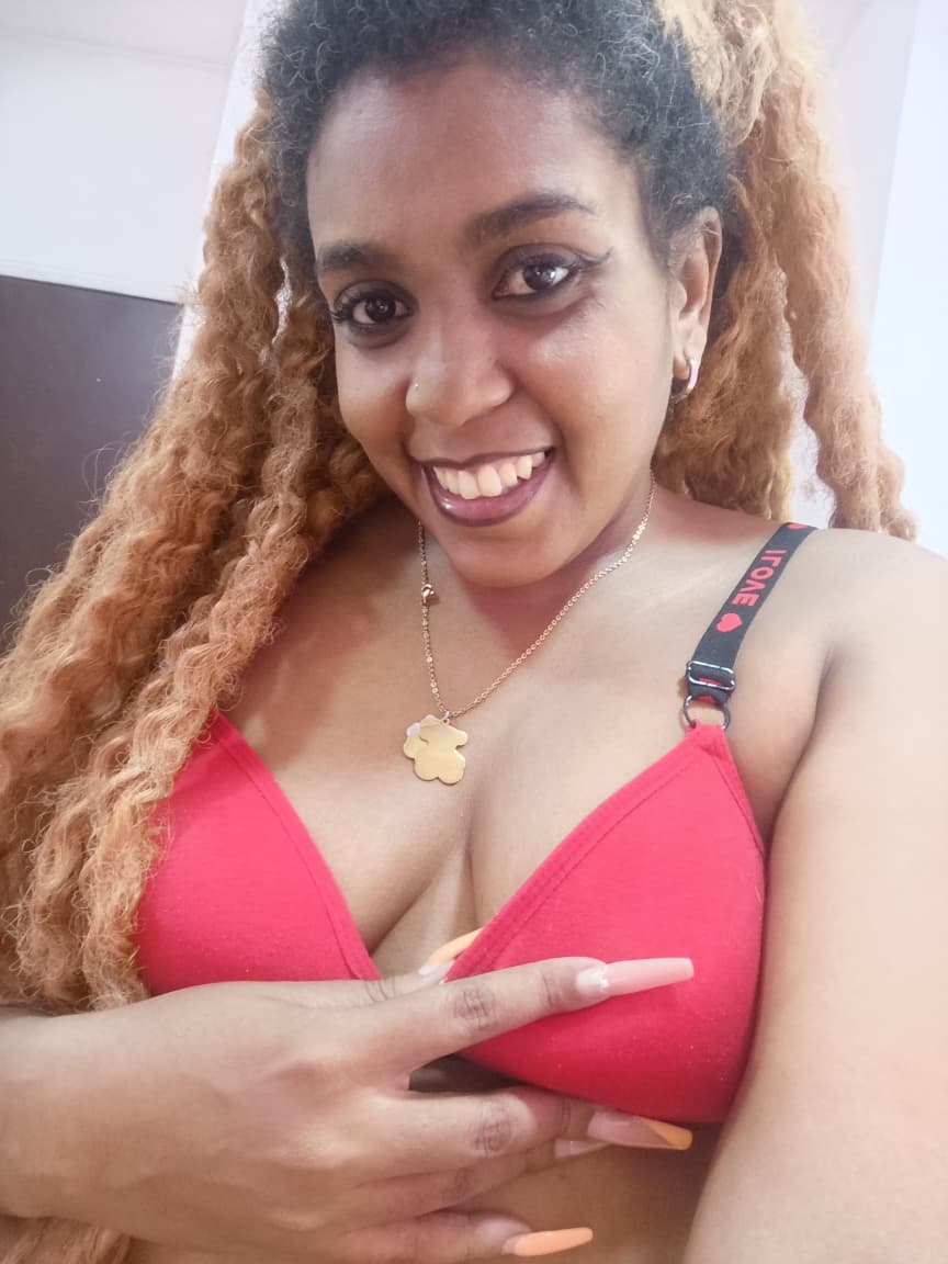 Ella_Kelly_'s tweet photo. Lets take a break here, come to enjoy 
https://t.co/Zzk59Hcne4
#TopChatRoom #enjoy #BongaCams https://t.co/WrSuii9IdS
