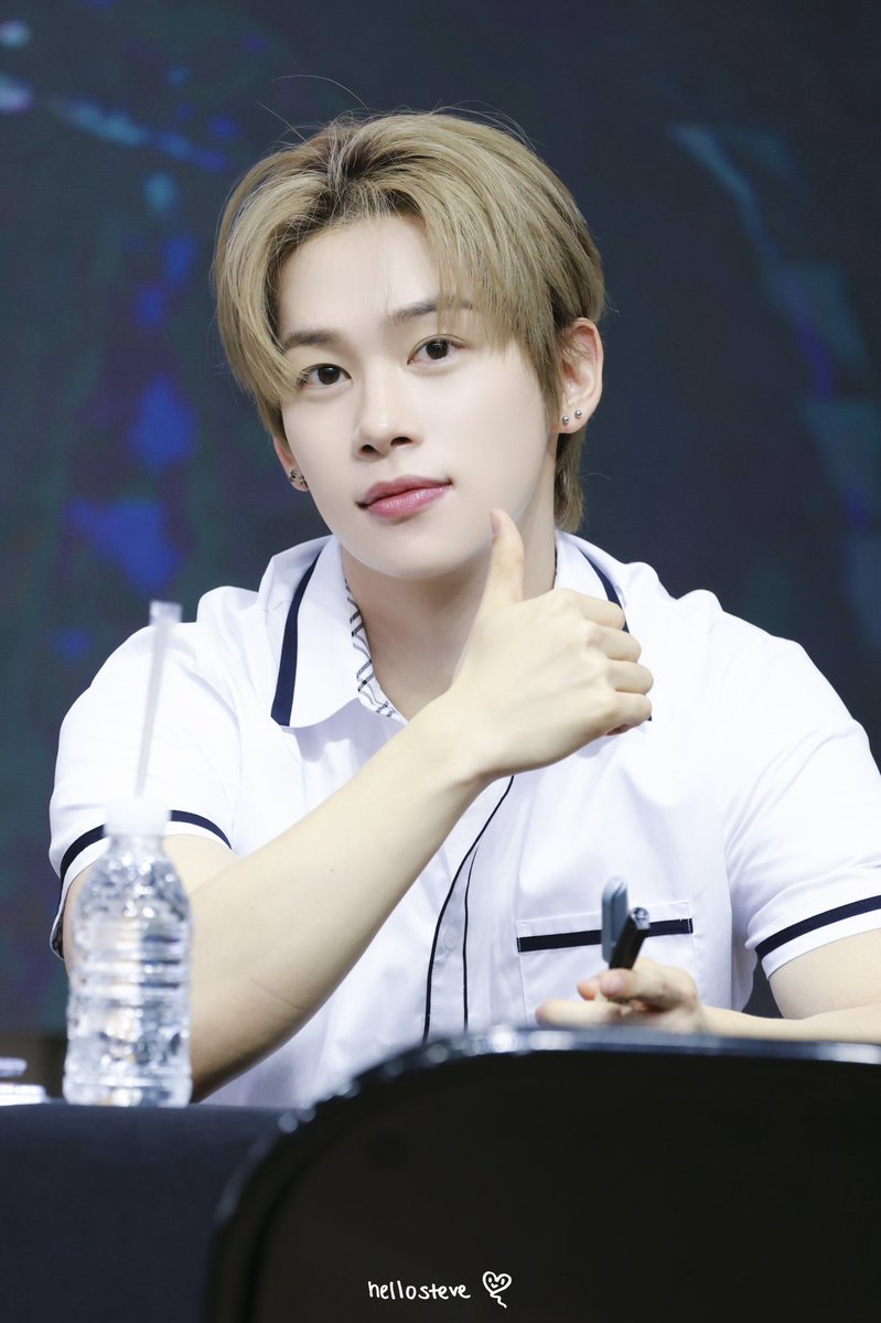 HelloSteve_0309's tweet photo. 260704 메이크스타 팬싸

#스티브 #유나이트 #STEVE #YOUNITE https://t.co/We39ZHe28H