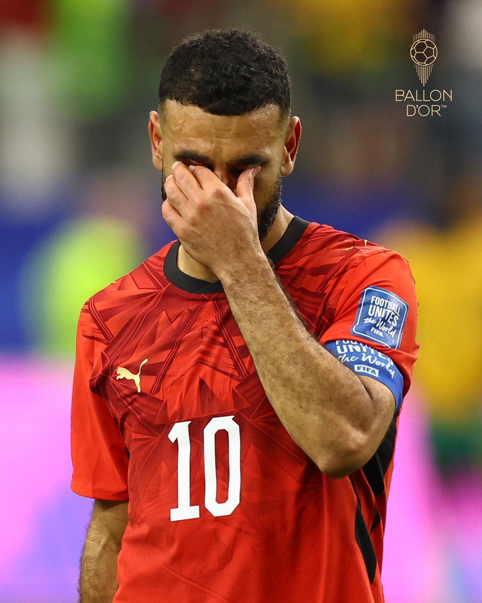 ballondor's tweet photo. What it means. 🇪🇬🥲

Mohamed Salah &amp; Egypt are into the round of 16 of the World Cup for the first time since 1934. ✨

🔗 Read more about our 6-time nominee: https://t.co/E9Q1ciEsm7

#ballondor #salah #worldcup https://t.co/yZwM0BJzKo