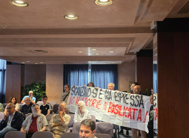 ora_italia's tweet photo. Oggi all'evento di ORA! Basilicata a Potenza abbiamo discusso di nucleare e Deposito Nazionale con @caresana_m75839,@AndreaSavi3, @GambardellaUGB, esperti, amministratori locali e cittadini.

Nonostante la contestazione promossa da CGIL, AVS, PD, M5S, WWF, ARCI, Libera, Comitato per la Pace Potenza e Rifondazione Comunista, e il tentativo di alcuni manifestanti di interrompere il convegno, l'evento si è concluso regolarmente.

Grazie a tutti coloro che hanno scelto di ascoltare, confrontarsi e discutere nel merito.