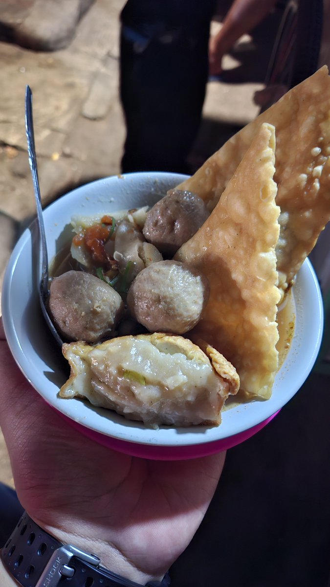 brainvsheart1's tweet photo. @upgirlskiaaaa12 bakso malangnya iniiiii https://t.co/a6kR38RzYa