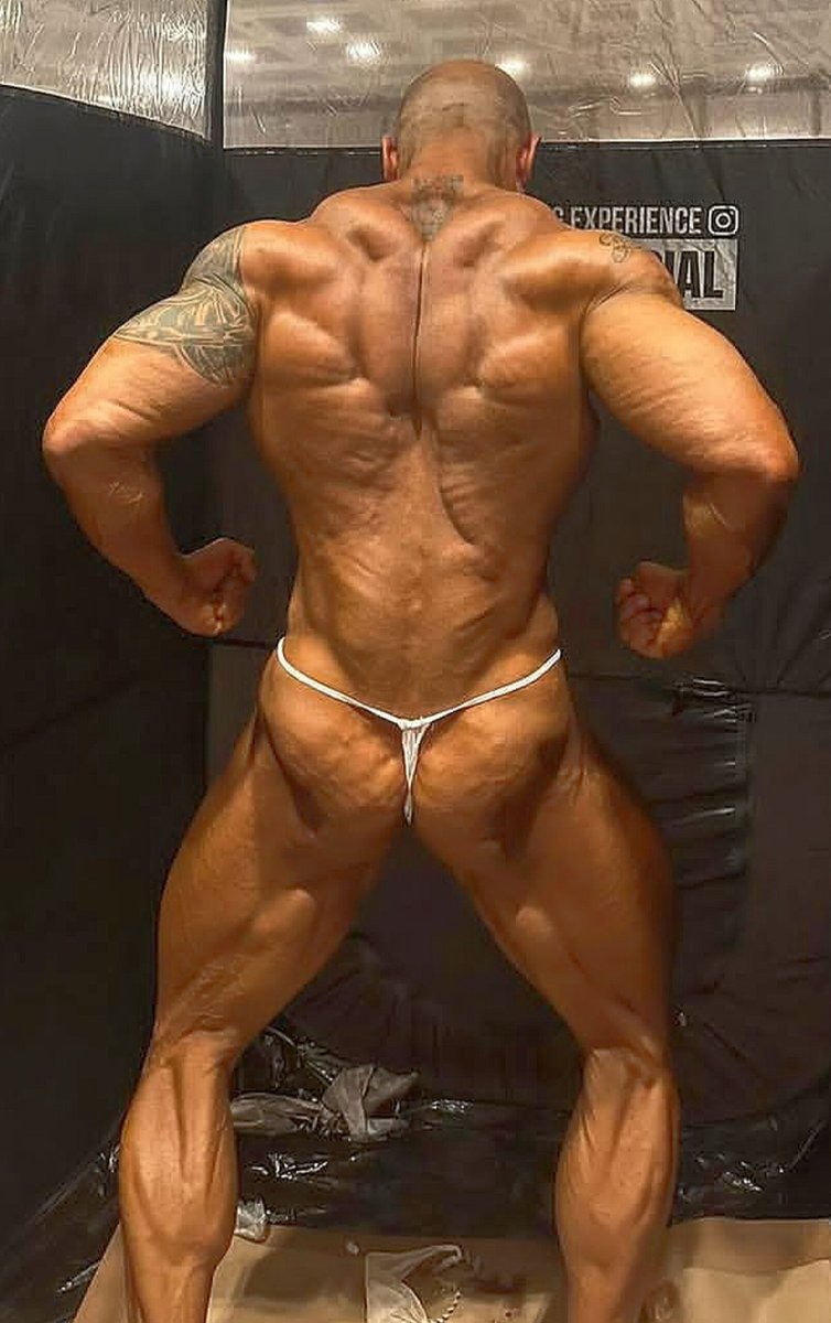 BodybuildersHOT's tweet photo. π https://t.co/CPawkISNyK
#bodybuildingbackstage #tanningsession #bodybuilding #culturismo #palestrato #culturista #tan #bronzed #backstage #muscles #bodybuildingtan #protan #ifbbpro #bodybuilder #bodybuildingmotivation https://t.co/Cky63srfAc