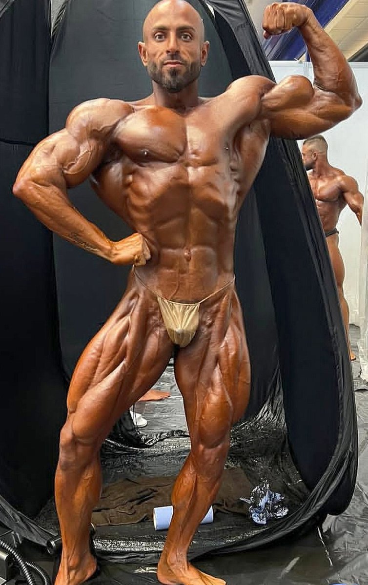 BodybuildersHOT's tweet photo. π https://t.co/CPawkISNyK
#bodybuildingbackstage #tanningsession #bodybuilding #culturismo #palestrato #culturista #tan #bronzed #backstage #muscles #bodybuildingtan #protan #ifbbpro #bodybuilder #bodybuildingmotivation https://t.co/Cky63srfAc