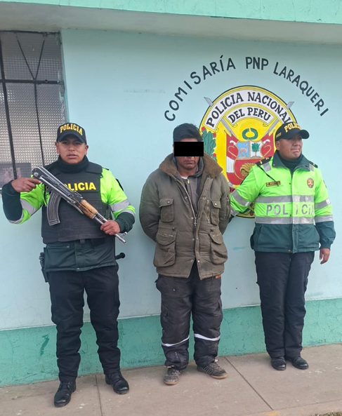 Regpol_Puno's tweet photo. #Puno📸 | Efectivos de la Comisaría Rural PNP Laraqueri "E" realizaron la detención de una persona de 48 años de edad por su presunta participación en el delito contra la vida, el cuerpo y la salud, en la modalidad de homicidio culposo, a consecuencia de un accidente de tránsito. https://t.co/j3rcwE4utC