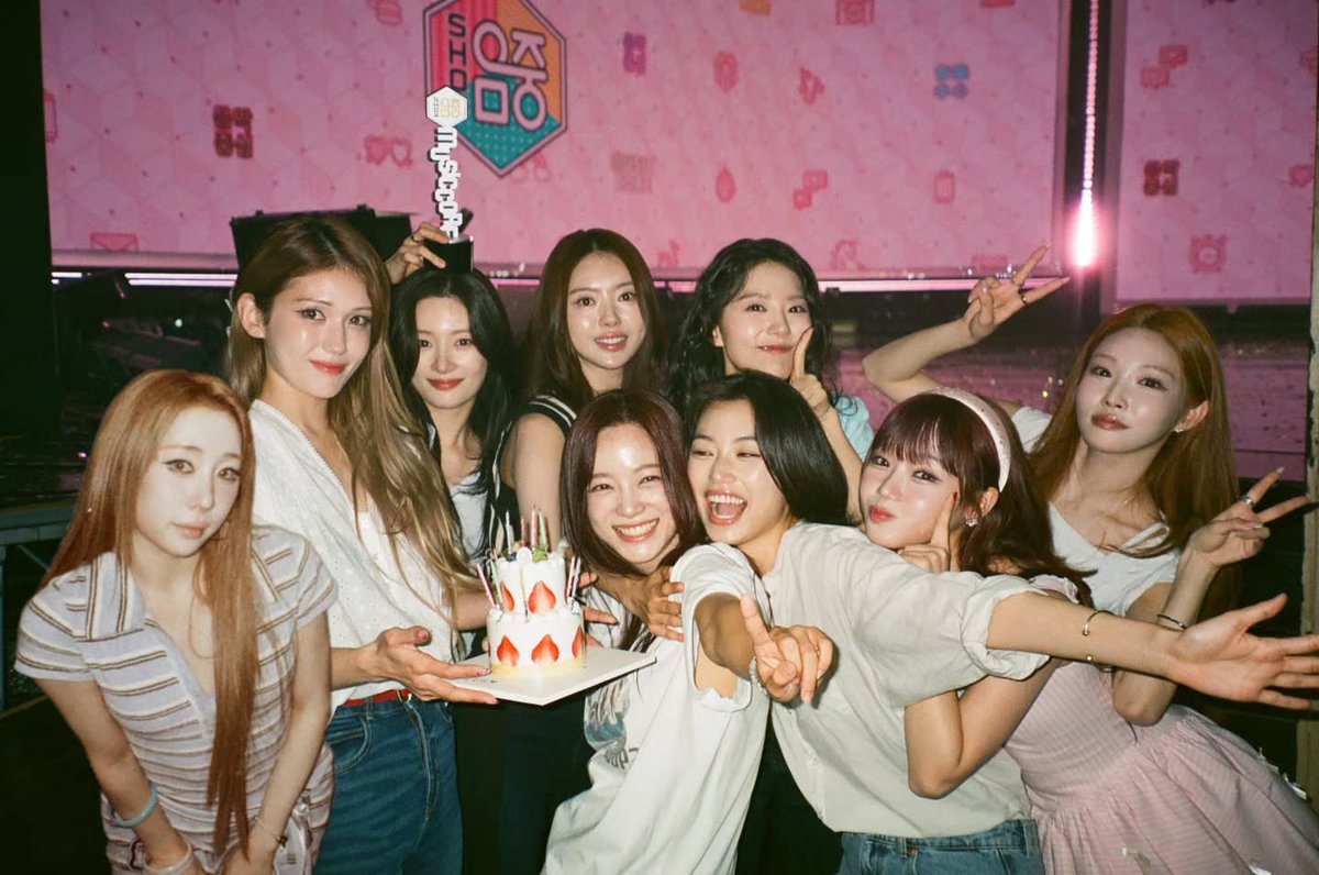 KIMCHUNGHA_TH's tweet photo. (2)

I.O.I ในรายการ Show! Music Core วันนี้

https://t.co/1B48V6S4Xz

#IOI12thWin #Suddenly3rdWin
#아이오아이 #IOI #청하 #CHUNGHA https://t.co/WBm3aATVAI