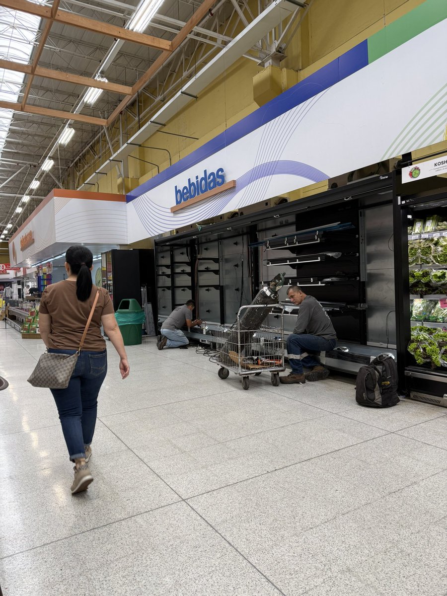 davidromeroca's tweet photo. @CCS_Colombia @almacenesexito @MintrabajoCol seguimos con el riesgo ⚠️ Éxito Victoria Pereira https://t.co/PAysVD3gai