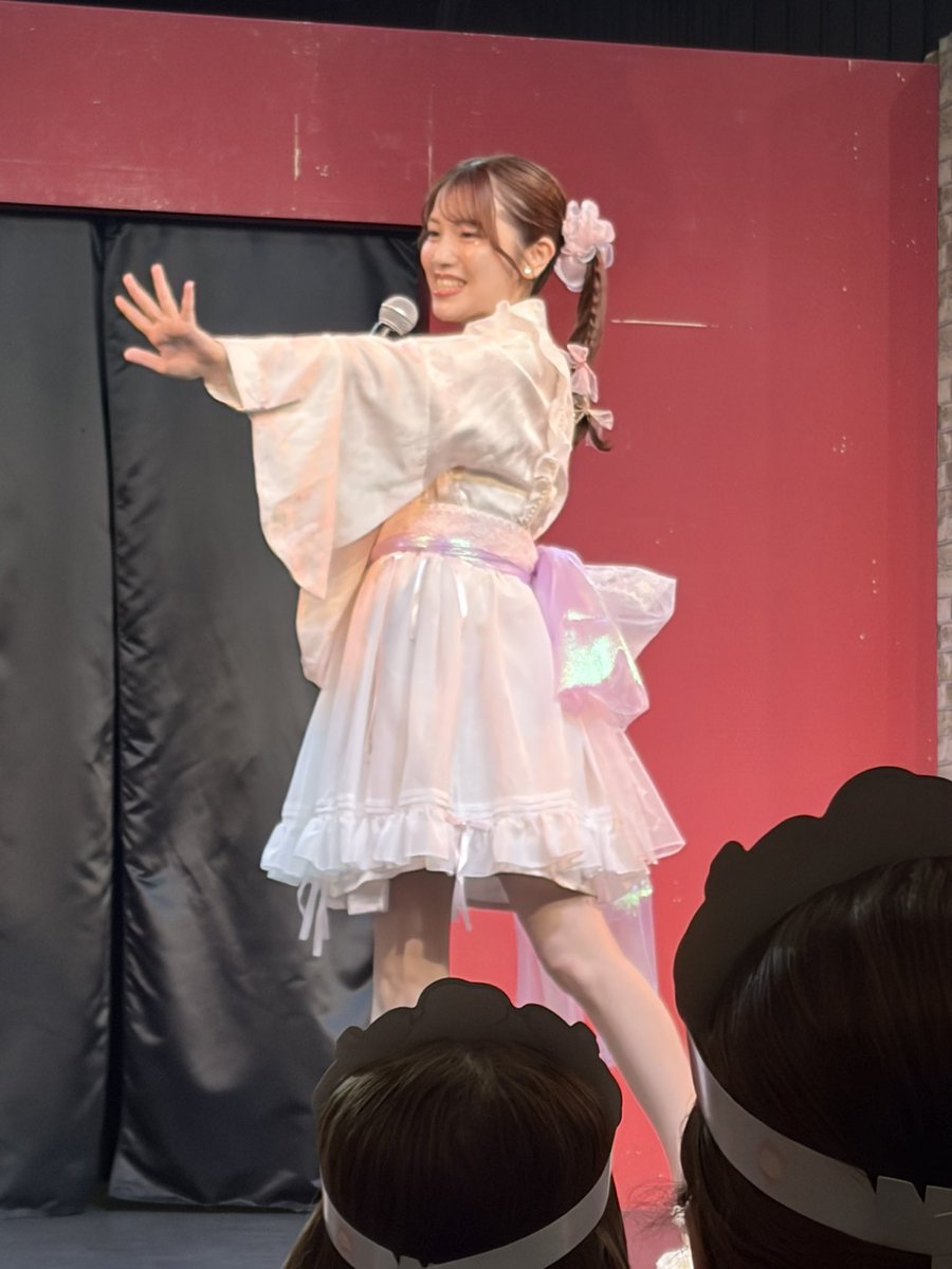 夏織姫めちゃくちゃ可愛い🩷 てか普通に遊園地ですぐそこで歩いてる