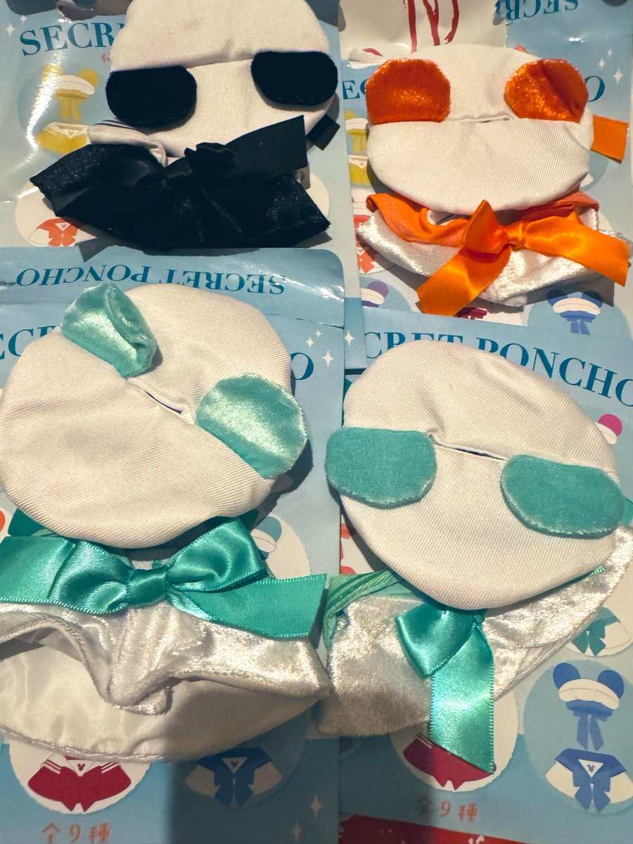 xRuRu1205's tweet photo. 【交換】
ディズニーストア ユニベアシティ シークレットコスチューム 帽子＆ポンチョ セーラースタイル

譲）黒 オレンジ 緑2
求）青 赤 ピンク 黄色

大阪手渡し優先、郵送も可能です。
まとめて交換大歓迎です。
コンプ目的です。よろしくお願いいたします。 https://t.co/VyCXy04MnW