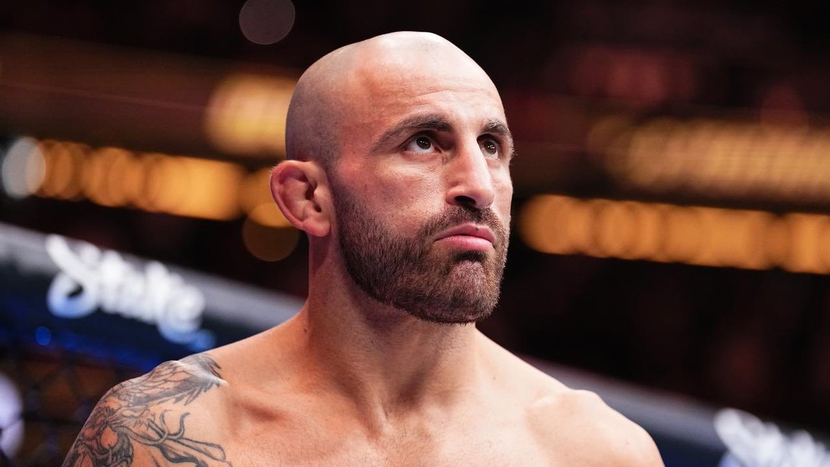 kimurasport's tweet photo. Alex Volkanovski: “Khabib, Conor’ın kurduğu tuzaklara düşmedi. Conor onu kafese doğru yemledi, panikleyip yumruk atacağını, tekniğini bozup vuracağını, takedown yapacağını falan düşünüyordu ama Khabib bunların hiçbirini yemedi.” https://t.co/VgLfcseInX