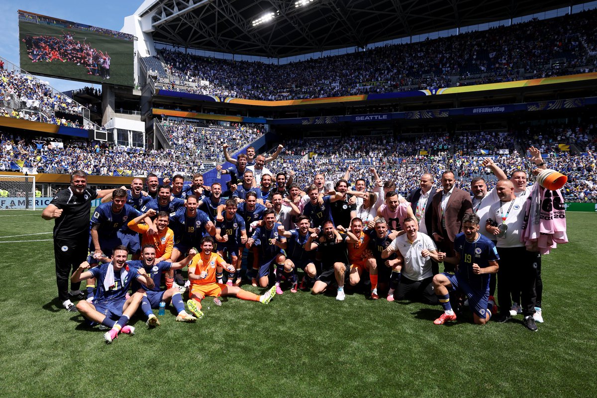 NFSBiH's tweet photo. Neki trenuci koje pamtimo. Neki trenuci koji nas guraju dalje u nove snove.

 #NFSBiH #zmajevi #FIFAWorldCup2026 #dreambigdreambih https://t.co/vhyQ6gOM1R