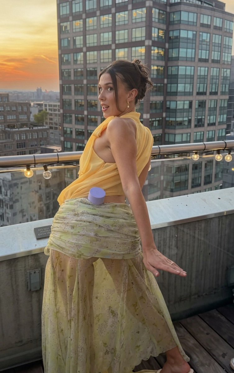 milliehourly's tweet photo. MILLIE BOBBY BROWN OH MY GOD?? #MillieBobbyBrown https://t.co/0DXkS33tGJ